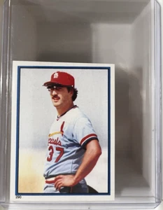 1983 O-Pee-Chee OPC Canadian Sticker Keith Hernandez #290 St. Louis Cardinals - Picture 1 of 1