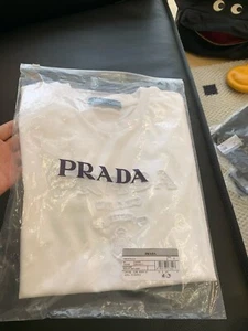 New Arrival Authentic Prada T-shirt Free shipping - Picture 1 of 20