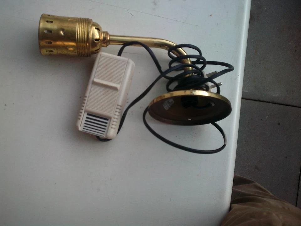 E-40 Fassung für bis zu 2000W Glühlampe mit Wandhalt. u.Dimmer - Bild 1 von 1