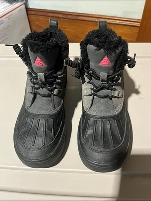 Nike Boots Black & Pink Size Youth 5.5 - Image 1 of 4