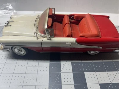 Oldsmobile Super 88 1955 Welly rojo blanco convertible modelo 9869 escala 1/18 Foto 1 de 4