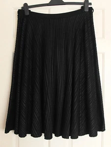 M&S polyester/viscose patterned black skirt (16), 28" long. Marks and Spencer. - Picture 1 of 2