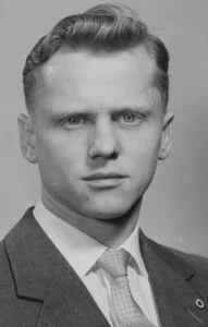 9O Photograph Handsome Man Portrait 1940-50’s - Picture 1 of 3