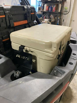 RZR Cooler Bracket for RTIC 20qt Powder Coated BLACK Foto 1 de 4