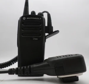 Motorola CP200d Digital Radio & Antenna w/ Microphone AAH01QDC9JA2AN - Zdjęcie 1 z 12