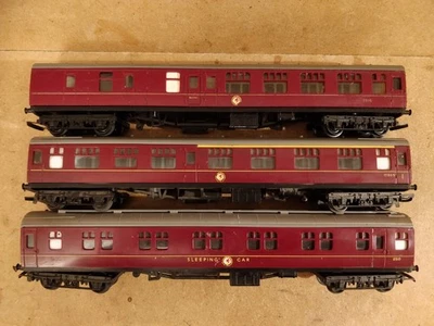 Rake of 3 Hornby BR  mk1 coaches - 00 gauge - Image 1 of 4