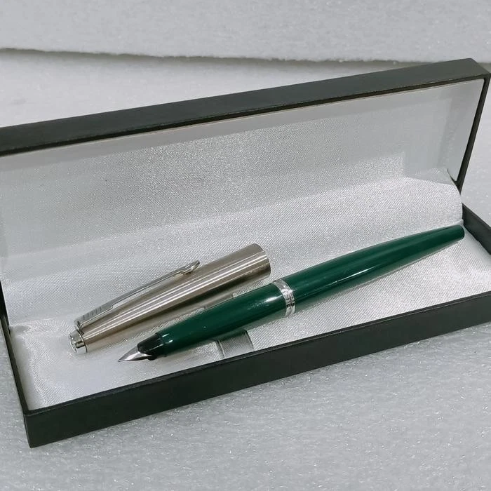 Pluma Estilográfica Parker 45 Vintage Verde Oscuro Borde Cromo EE. UU. Original Como Nueva VP240 Foto 1 de 4