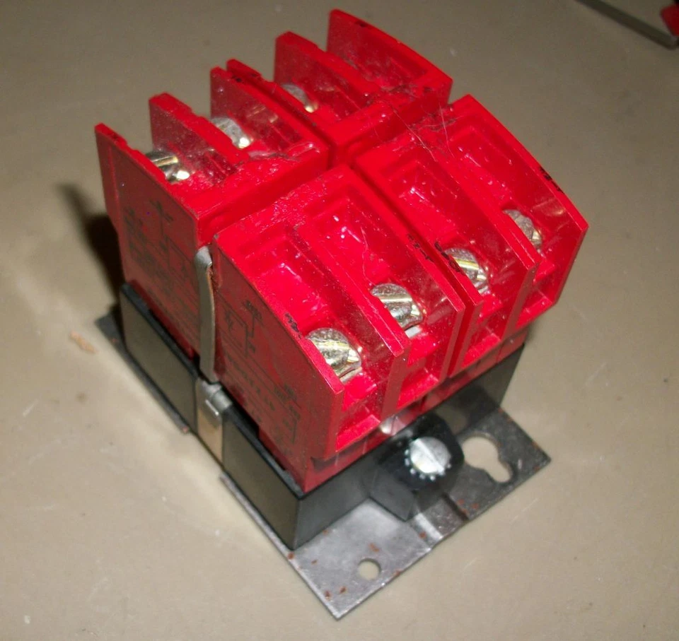 INTERFAZ DE SALIDA TEXAS INSTRUMENTS 4TI RELÉ DOAL 4TI1 Foto 1 de 1