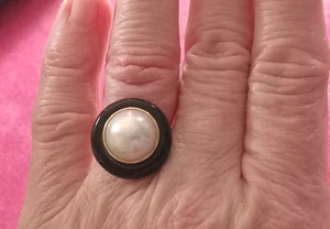 Vintage 14k Yellow Gold Round Mabe Pearl Black Onyx Cocktail Ring size 6 - Picture 1 of 13