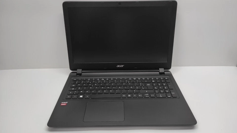 NOTEBOOK ACER ASPIRE ES1-524 AMD A9-9410 8GB RAM 500GB HD WIN10 WEBCAM - Immagine 1 di 4