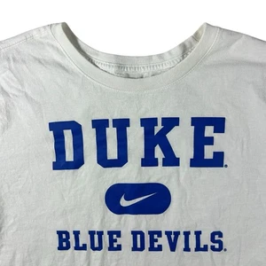 Camisa gráfica Nike Duke Blue Devils para hombre grande blanca deletreada Universidad NCAA - Imagen 1 de 7
