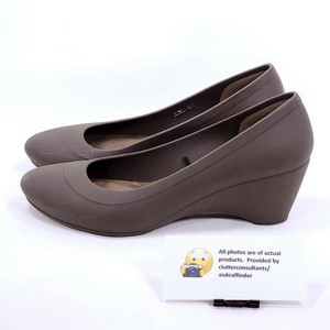 Las mejores ofertas en Crocs cuña baja (1-1.9 Pulgadas) Altura del Tacón  Zapatos de tacón para Mujeres | eBay