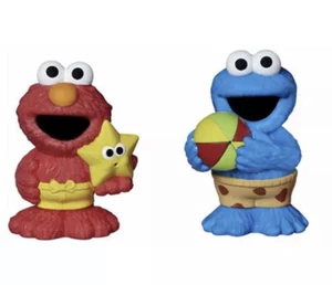 💦 2 PACK Sesame Street Friends Bath Squirters Elmo & Cookie Monster Hasbro - Picture 1 of 8
