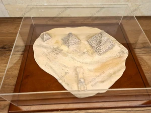 Squisite Piramidi di Giza e Grande Sfinge Modello con Base ispirata al Deserto - Foto 1 di 11