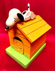 NEW VINTAGE PEANUTS / SNOOPY 1970 SCHMID LTD EDITION MUSIC BOX - Picture 1 of 11