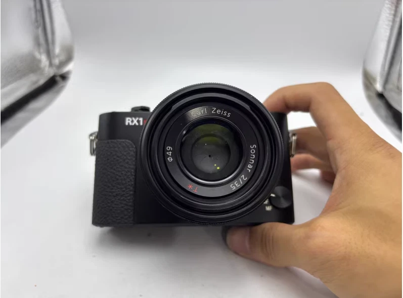 SONY Cyber-shot DSC-RX1R Compact Digital Camera SD Card  - English - Image 1 of 4