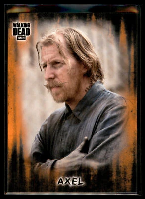 2018 Topps Walking Dead Hunters and the Hunted Orange Parallel #57 Axel Foto 1 de 2