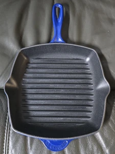 Plancha de sartén cuadrada de hierro fundido esmaltado azul Le Creuset #26 de 10,5" - Imagen 1 de 8