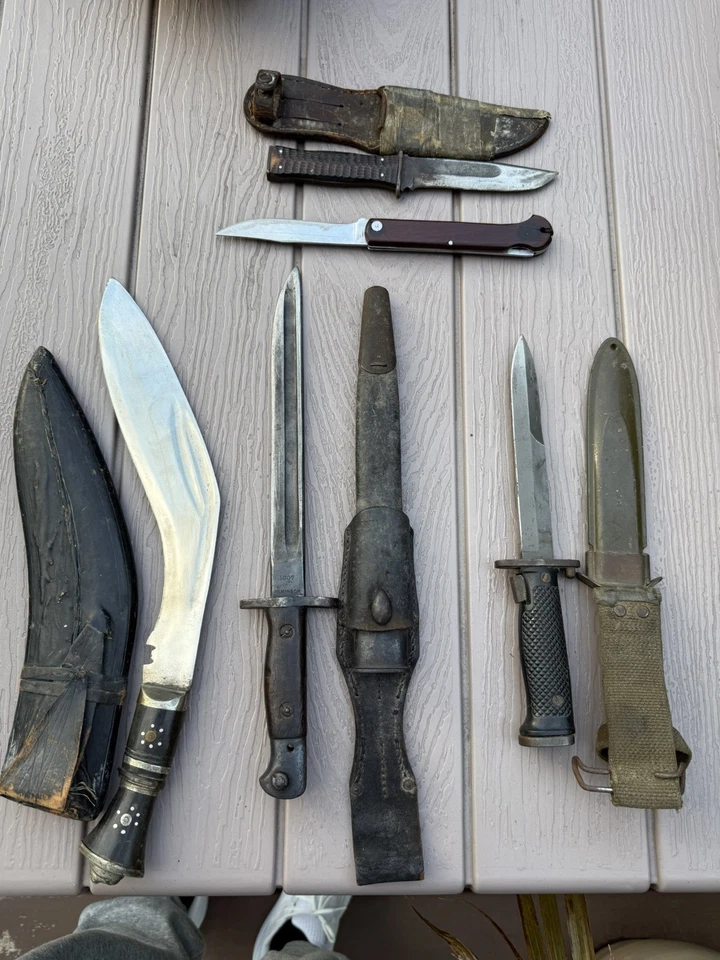 Lote de 5 cuchillos militares antiguos Foto 1 de 4