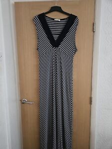 Ladies M&S Navy Mix Dress Size 22
