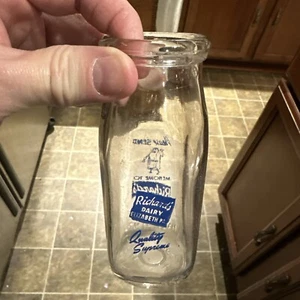Richard’s Dairy ACL Half Pint Milk Bottle Elizabeth Pennsylvania PA - Picture 1 of 12