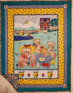 Handgefertigte Babydecke mit Teddybärmotiv 44 x 35 cm - Bild 1 von 1