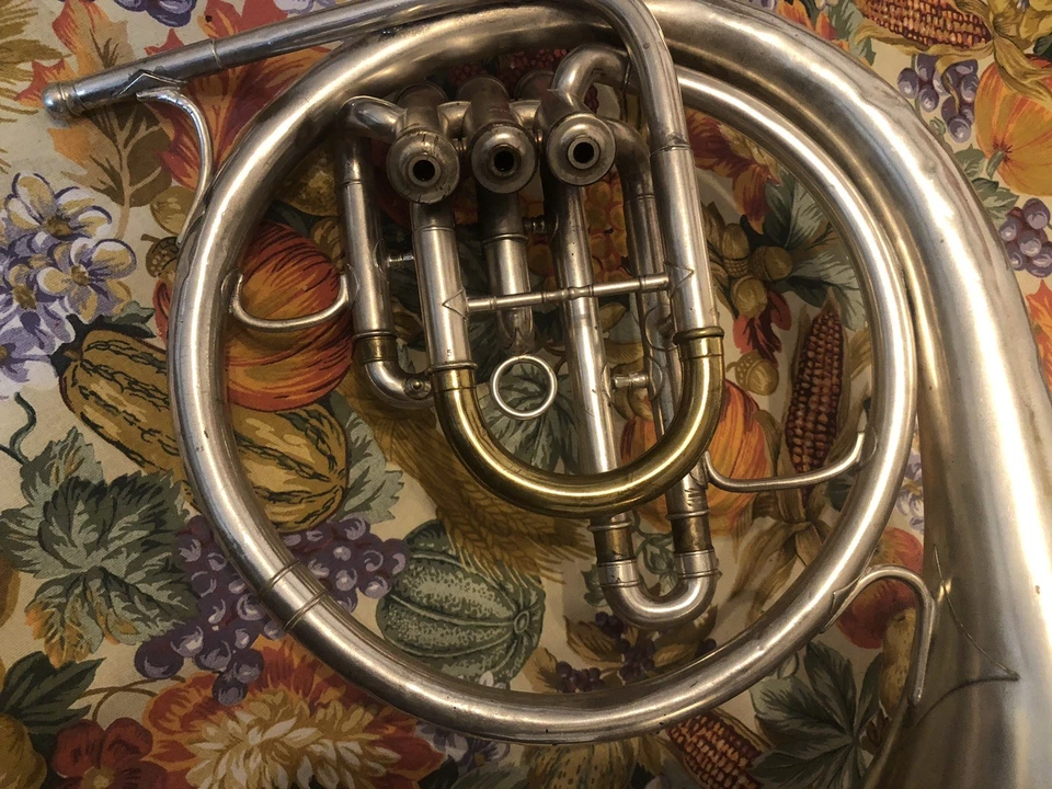 C.G. Melofón Conn “Friendship” en F Foto 1 de 4