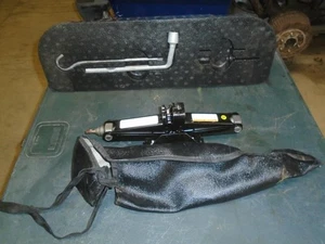 RENO      2006 Jack 1323403 - Picture 1 of 3