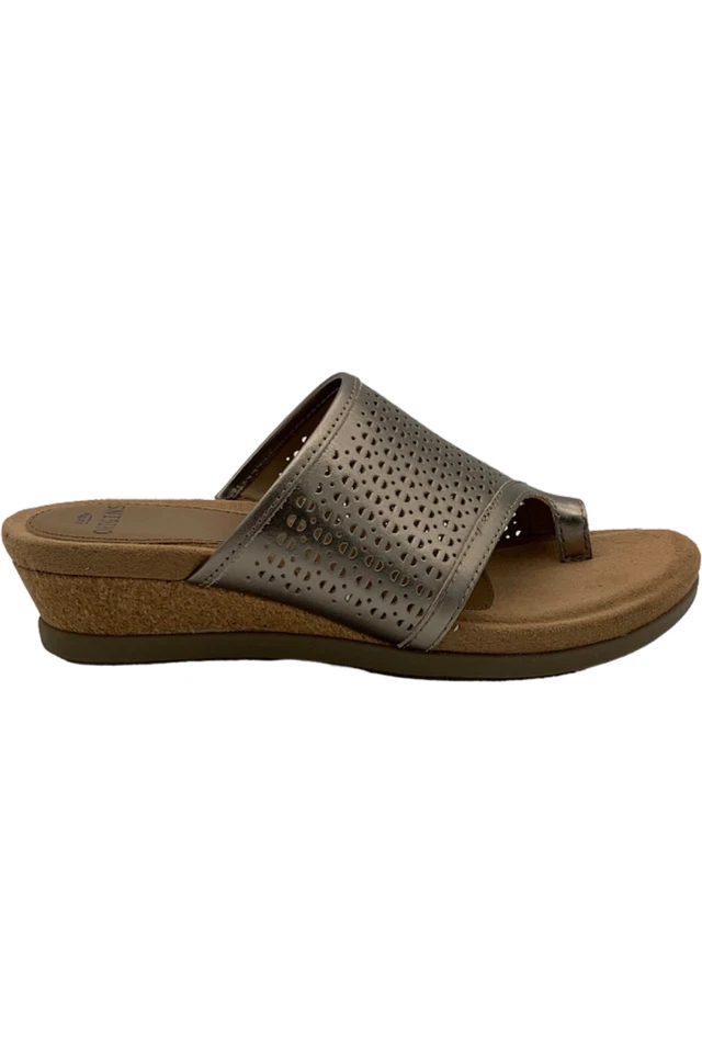 Sandalias de cuña Earth Origins de gamuza sin cordones doradas lavadas Foto 1 de 1