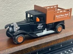 FORD MODEL A DELIVERY TRUCK POWERED - OPERATES on O GUAGE K-LINE LIONEL DISPLAY - Picture 1 of 12