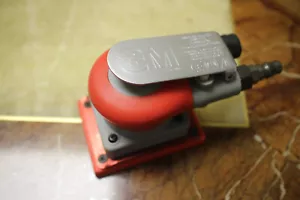 3M 20331 Pneumatic Orbital Sander 1/8" 10,000 OPM 3x4" palm sander - Picture 1 of 5