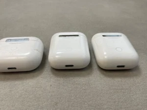 3 oryginalne etui ładujące Apple AirPods tylko dla nieprzetestowanych, ponieważ części są włączone - Zdjęcie 1 z 7