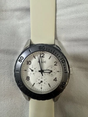 Reloj de cuarzo reliquia de acero inoxidable con fecha correa de goma blanca ZR15637 para hombre Foto 1 de 4