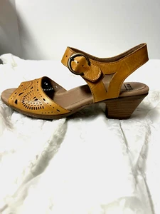 Earth Leather Two-Piece Heeled Sandals SIZE 9B Carson Westport Amber Yellow NEW - Picture 1 of 10