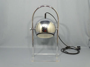 Lámpara de mesa bola años 70 con base de plexiglás cromada - Imagen 1 de 12
