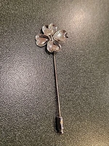 VINTAGE LANG STERLING SILVER DOGWOOD BLOSSOM PIN - Picture 1 of 8