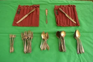 Juego de cubiertos vintage de plata comunitaria - Imagen 1 de 5