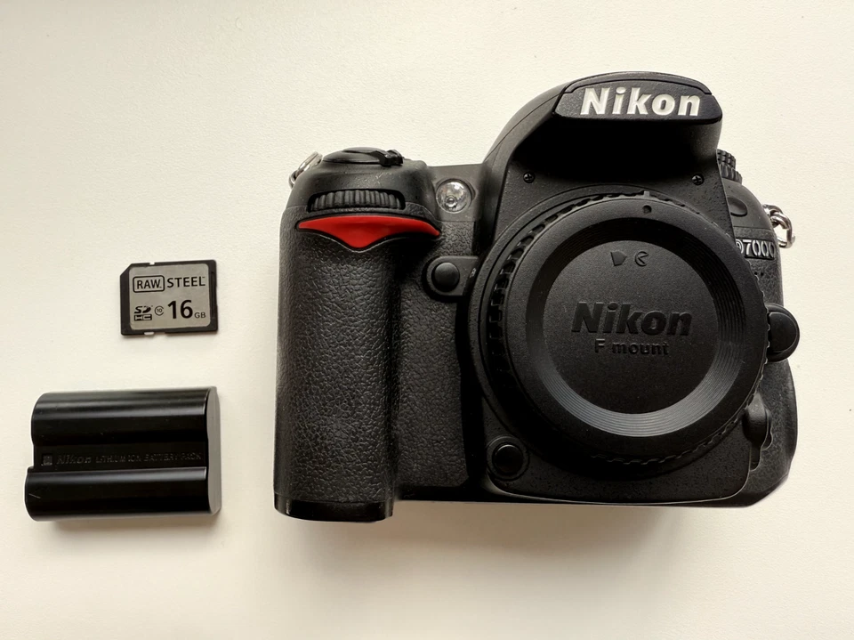 Nikon D7000 16.2MP Digital SLR Camera -Body + EN-EL15 Battery + SD Card + Manual - Image 1 of 4