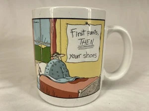 Taza de café vintage 1983 The Far Side “Primeros pantalones, luego tus zapatos” - Imagen 1 de 6