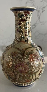 Vintage Satsuma Vase Made In Japan Hand Painted Floral Design Gold Trim - Imagen 1 de 6