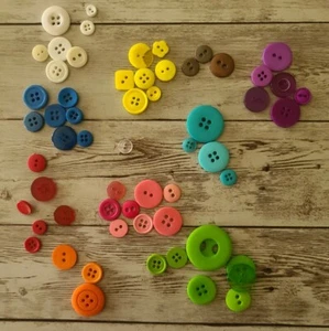 Bag of 58 Plastic Buttons ~ Multicolored ~ Various Sizes ~ Decorative Buttons - Picture 1 of 12