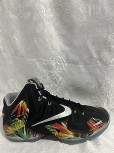 NIKE LEBRON XI 11 TAGLIA 12 ATOMIC FLOREALE MIAMI FIORE ARANCIONE ROSSO VERDE 616175 006 - Foto 1 di 15
