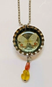 Polilla Mariposa Tapa Botella Collar Colgante Joyería Hecho a Mano Cadena Bola - Imagen 1 de 6