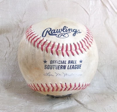 Balón Oficial Liga Sur Béisbol Usado Pelota Lori M. Webb Presidente Foto 1 de 4