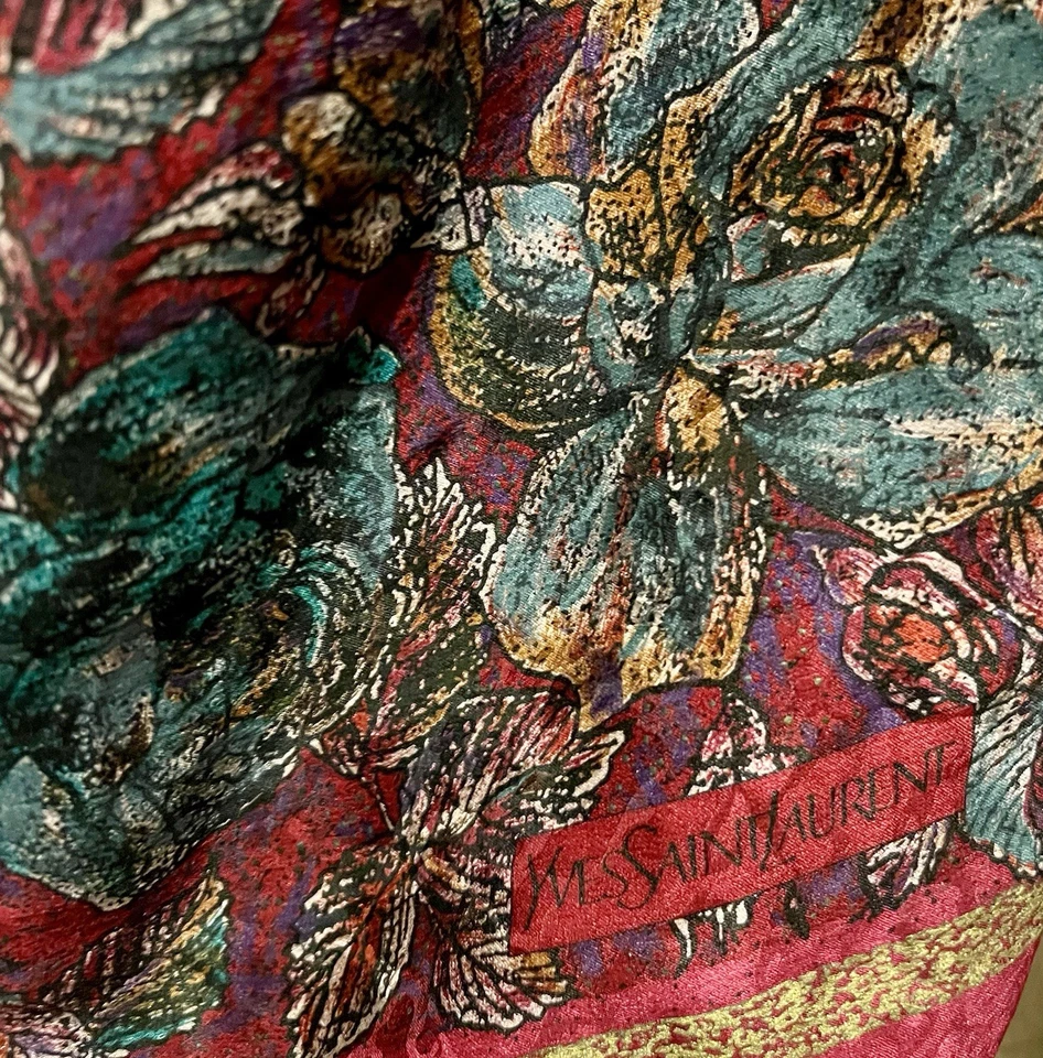 Bufanda vintage Yves Saint Laurent 100 % seda bordes enrollados a mano Foto 1 de 4