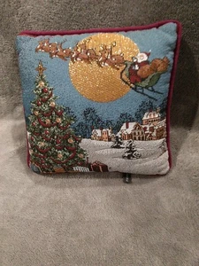 Almohada tapiz de Navidad Portofino Santa y trineo volador árbol de renos 12x12 - Imagen 1 de 11