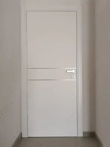 Porta Interna in Legno Laminato con Inserti - Foto 1 di 10