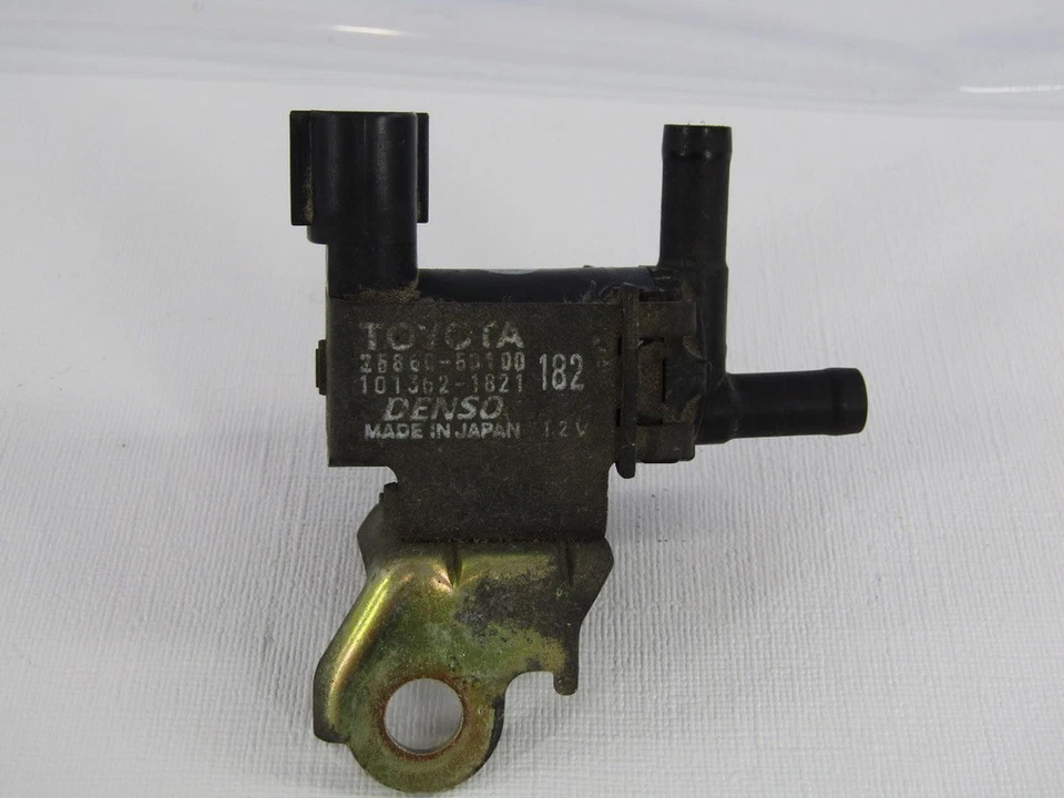 2000-2006 Toyota Tundra Vacuum Switch Valve 25860-50100 OEM - Image 1 of 4