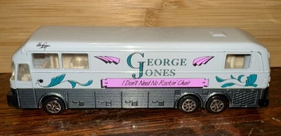 Autobús de viaje en miniatura George Jones de Eagle Coach Foto 1 de 4