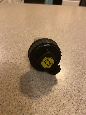 saab 9-5 brake reservoir cap with sensor 1999-2008 3495503 - Image 1 of 3